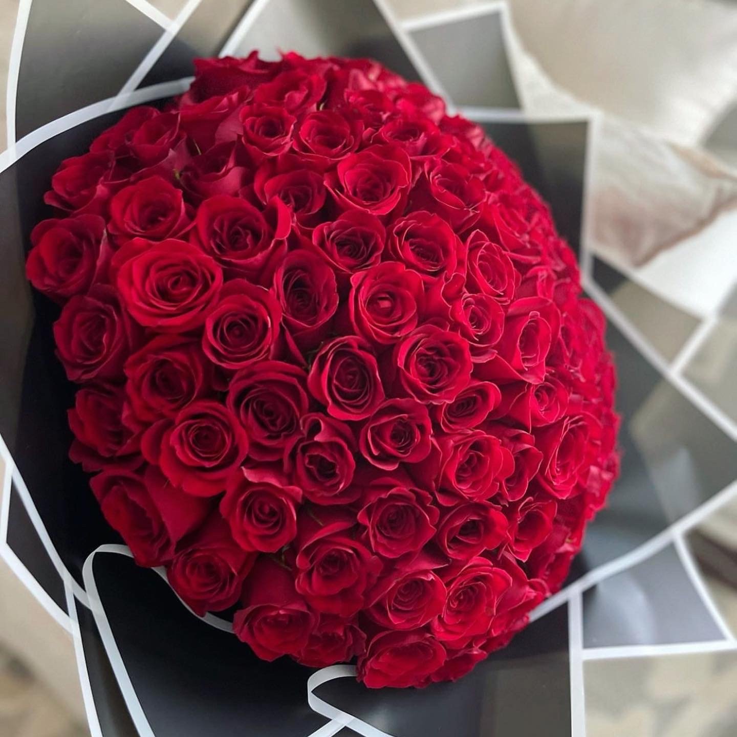 100 on sale red roses